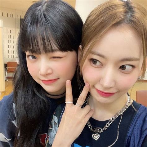 chaewon bob|eunchae selfie.